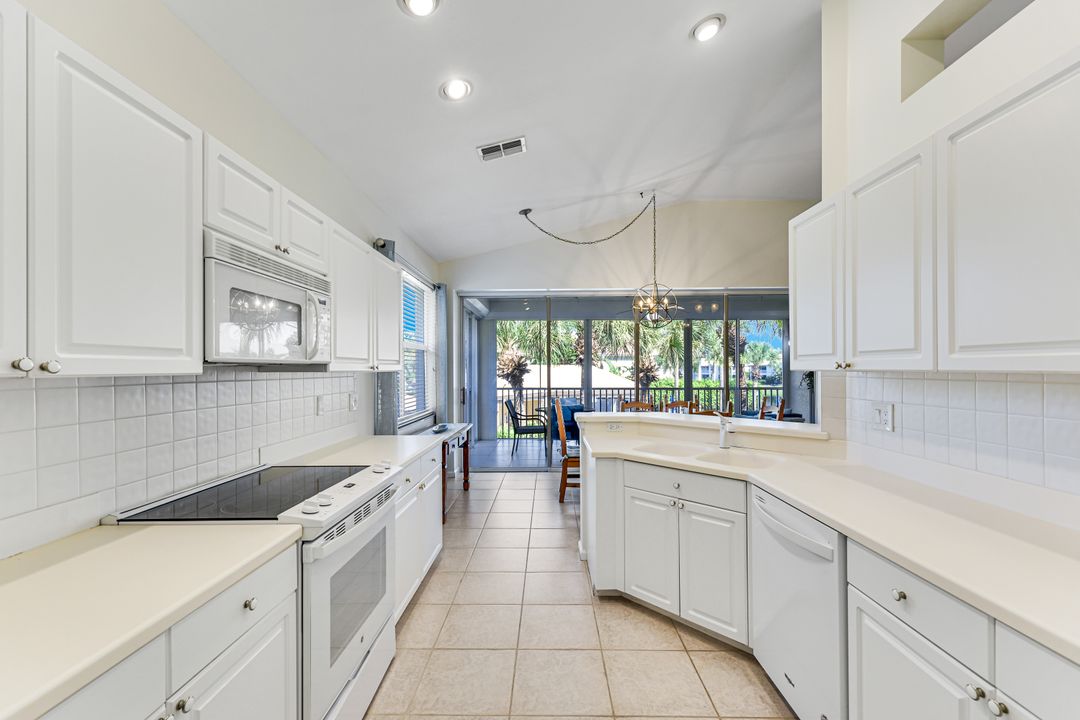 7720 Gardner Dr  #201, Naples, FL 34109