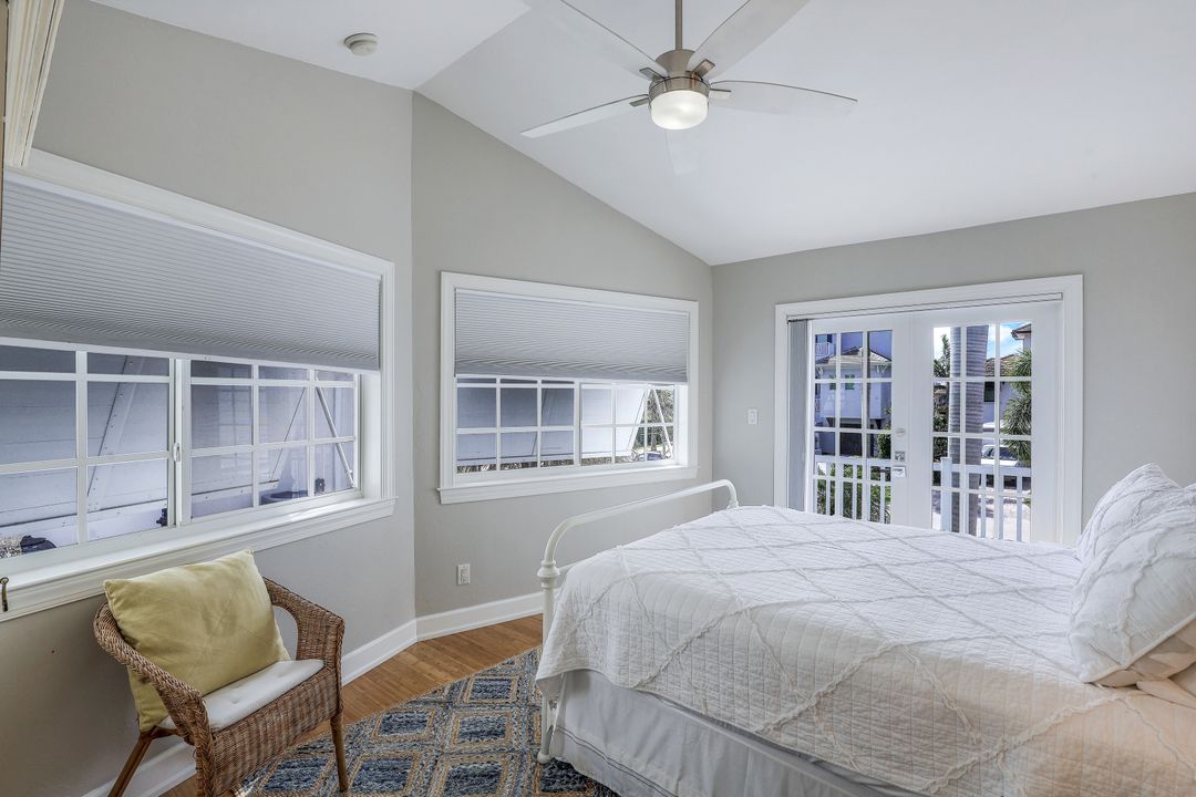 437 Tradewinds Ave, Naples, FL 34108