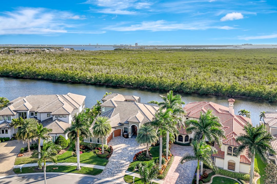 5817 Harbour Cir, Cape Coral, FL 33914