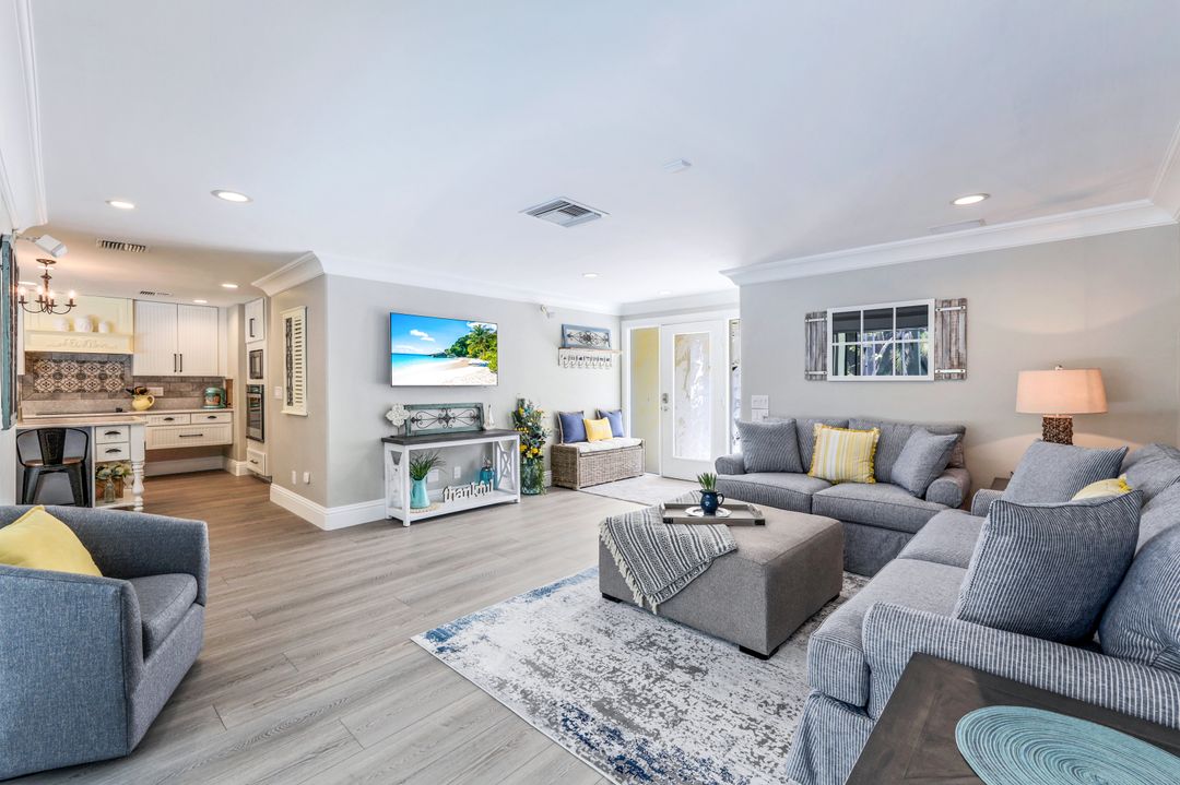 723 Willowhead Dr, Naples, FL 34103