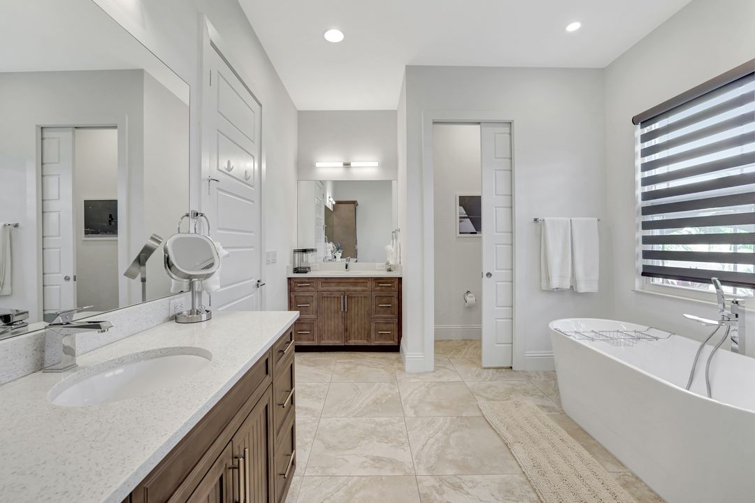 16 Willoughby Dr, Naples, FL 34110