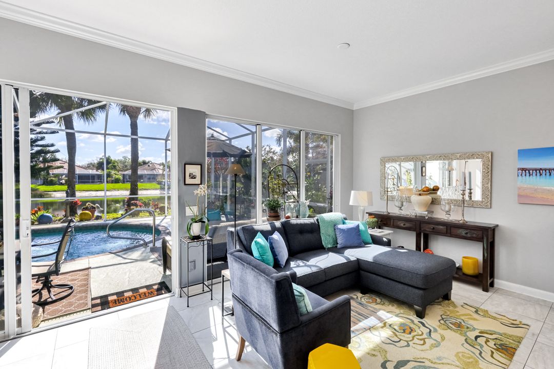 2925 Gilford Way, Naples, FL 34119