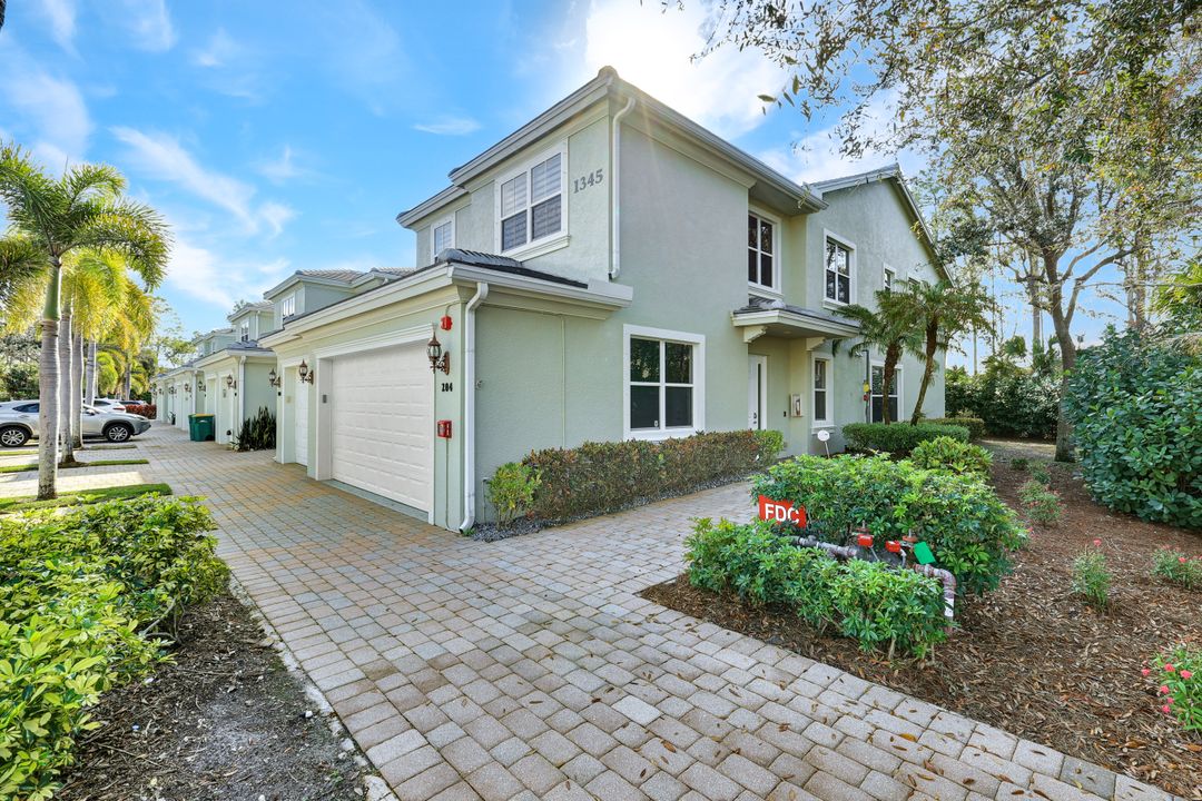 1345 Mariposa Cir #204, Naples, FL 34105