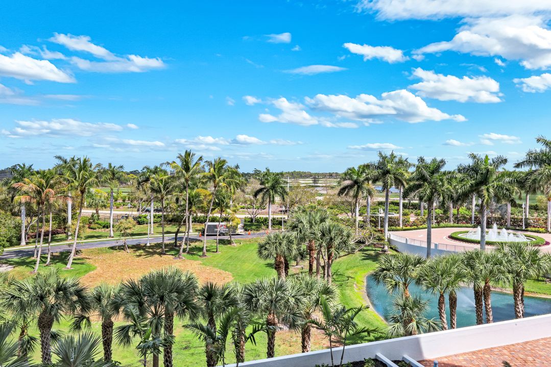 13675 Vanderbilt Dr #406, Naples, FL 34110