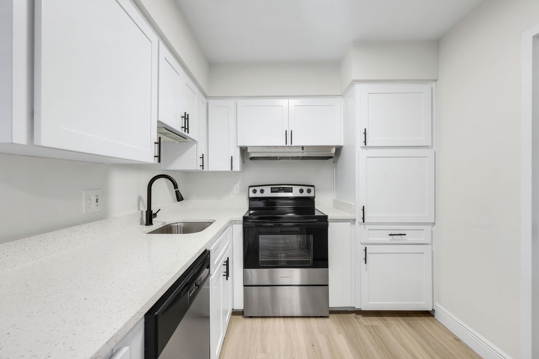 20 W Lucerne Cir #609, Orlando, FL 32801