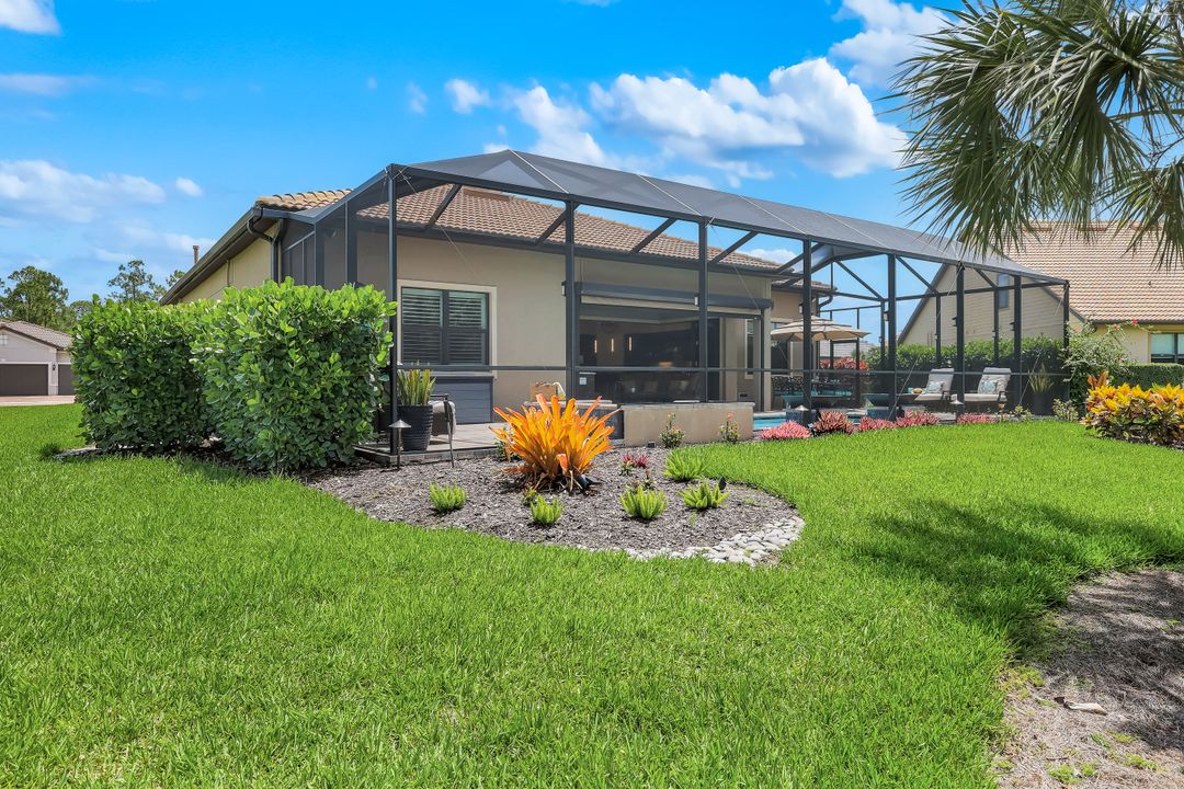 8890 Spotted Towhee Dr, Naples, FL 34120