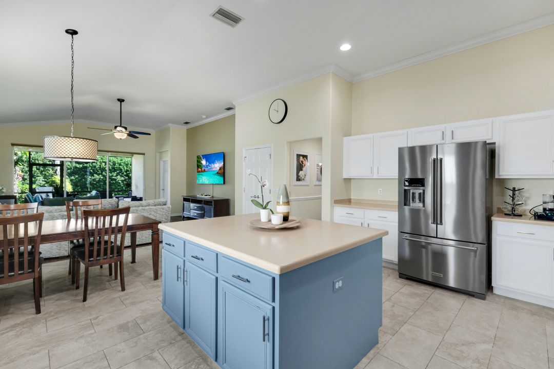 2095 Sagebrush Cir, Naples, FL 34120