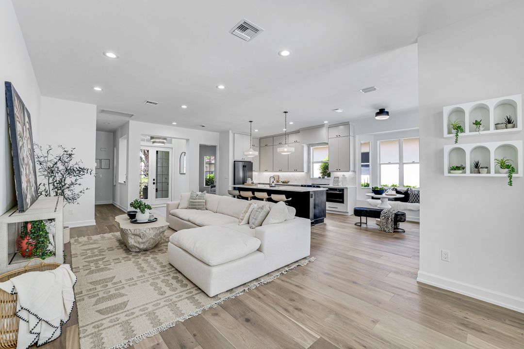 6132 Highwood Park Ln, Naples, FL 34110