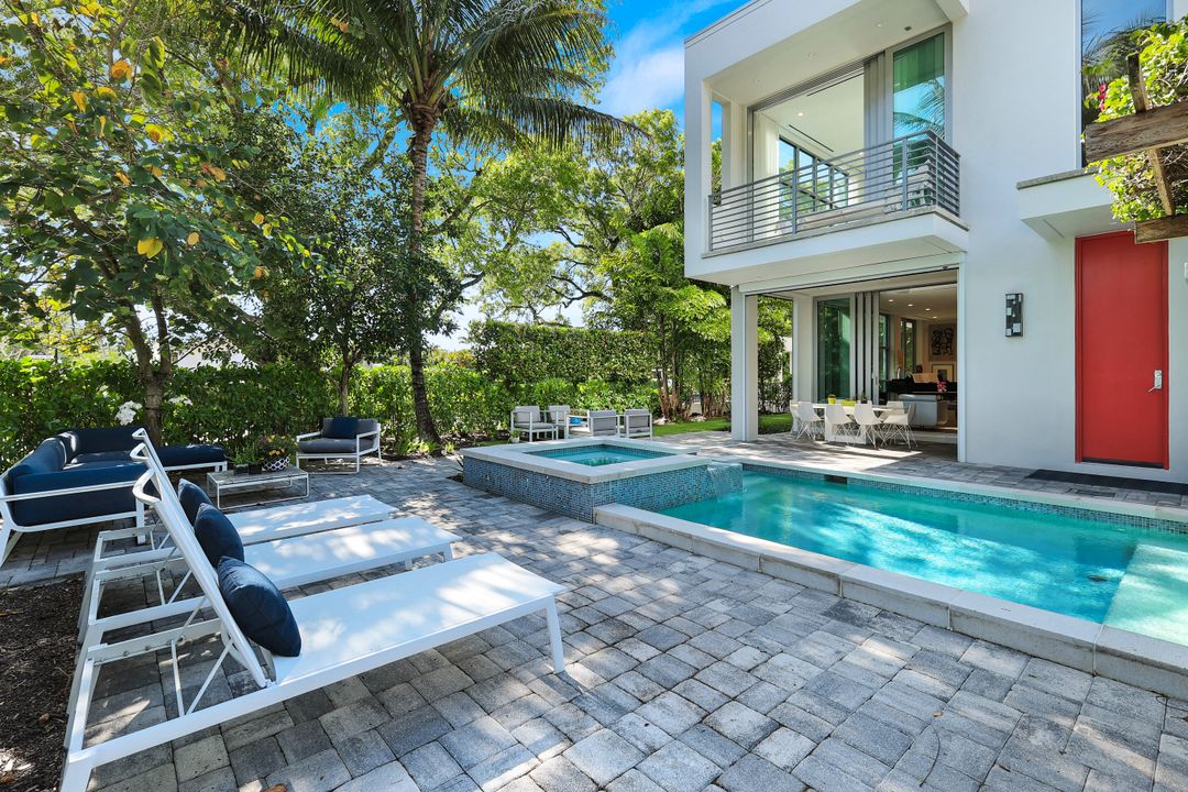 335 Banyan Blvd, Naples, FL 34102