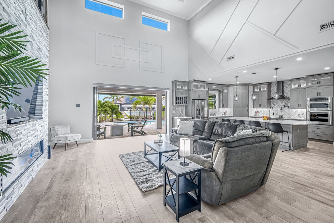 1909 SE 14th St, Cape Coral, FL 33990