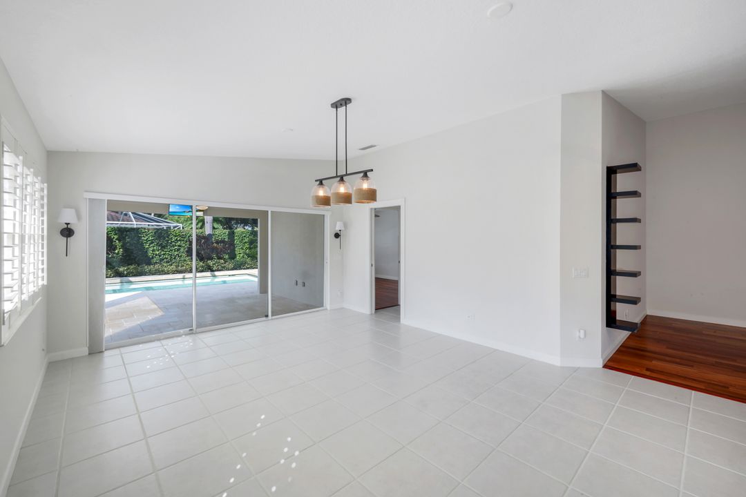 4155 St George Ln, Naples, FL 34119