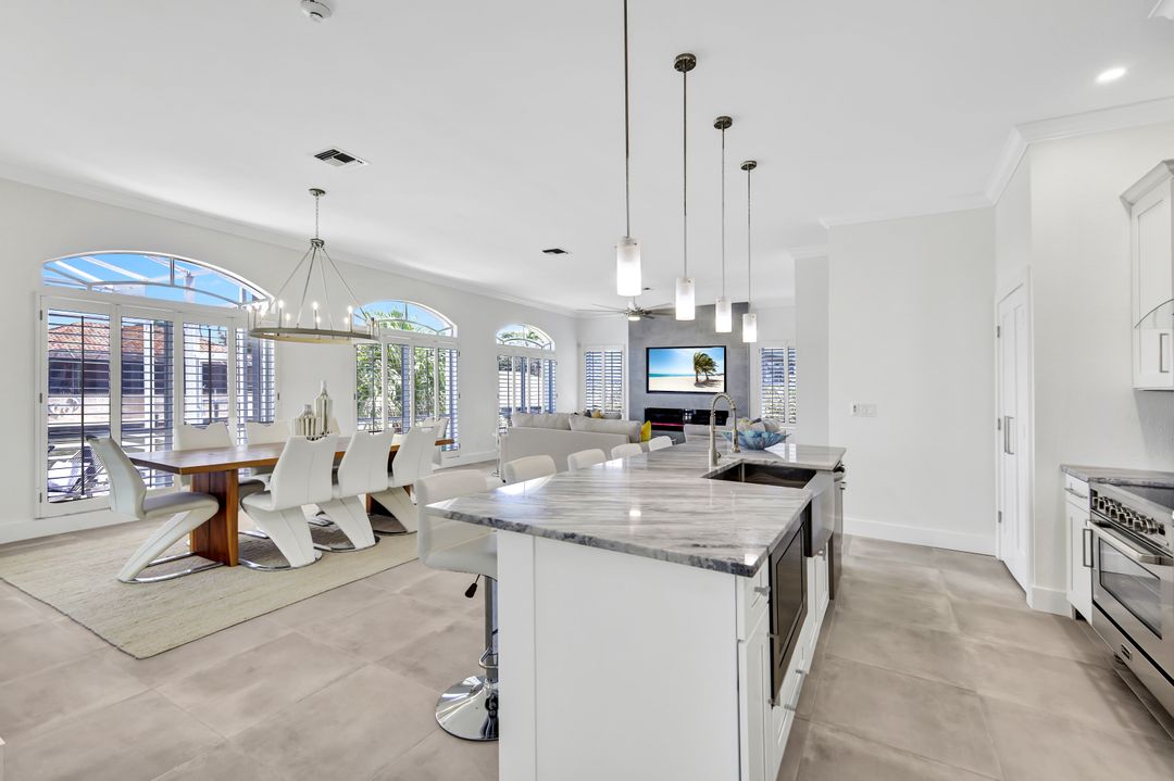 449 Heron Ave, Naples, FL 34108