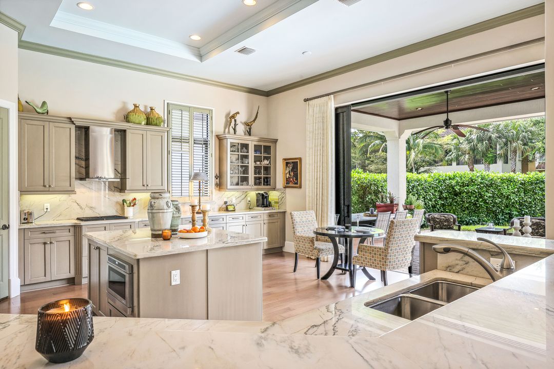 2239 Residence Cir, Naples, FL 34105