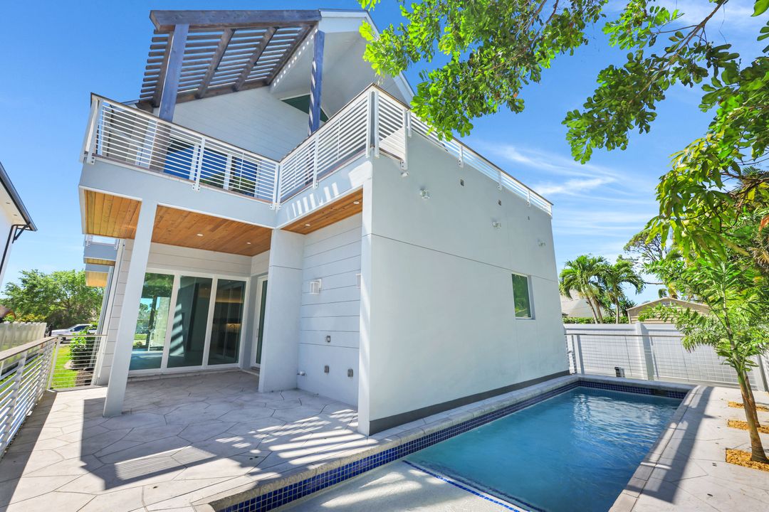 859 92nd Ave N, Naples, FL 34108