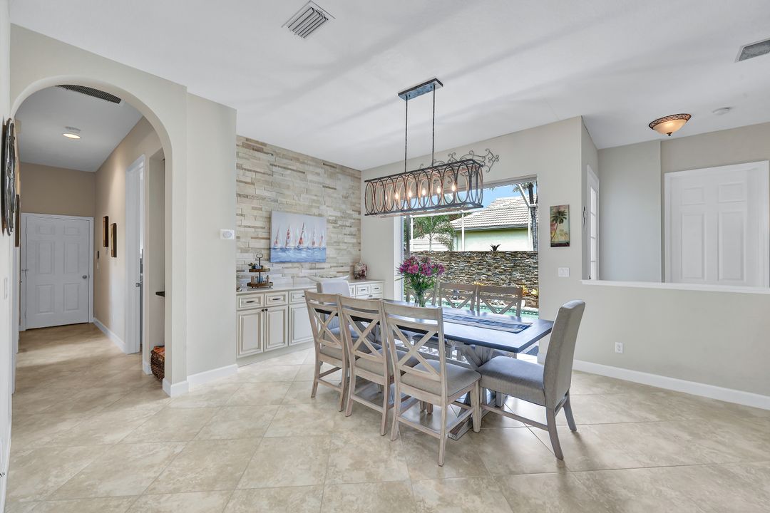 6006 Highwood Park Ln, Naples, FL 34110