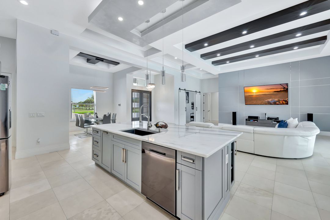 140 37th Ave NW, Naples, FL 34120