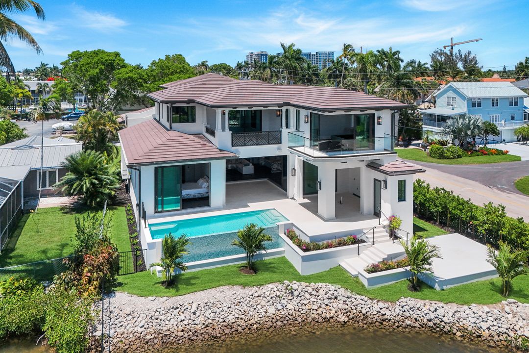 1690 Chesapeake Ave, Naples, FL 34102