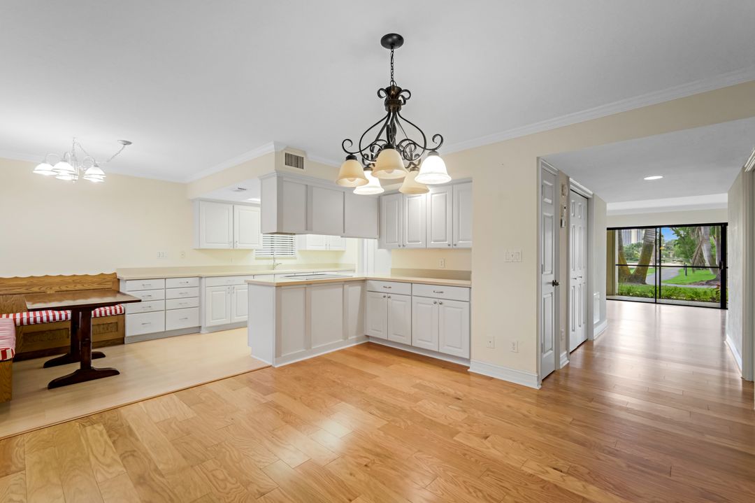 545 Lake Louise Cir #104, Naples, FL 34110