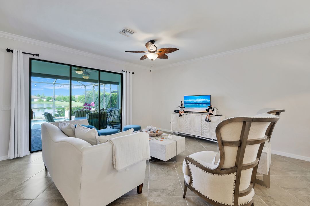 9207 Shadow Oak Ln, Naples, FL 34120