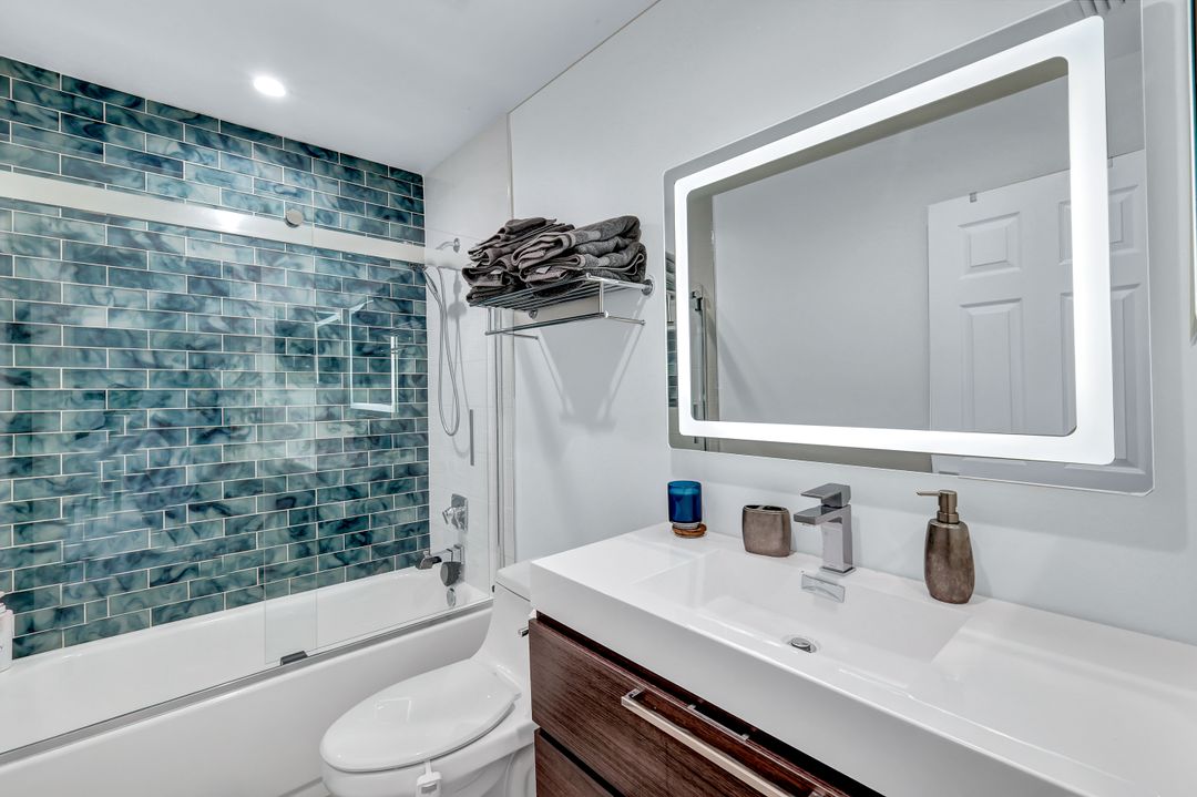 10684 Gulf Shore Dr #B301, Naples, FL 34108