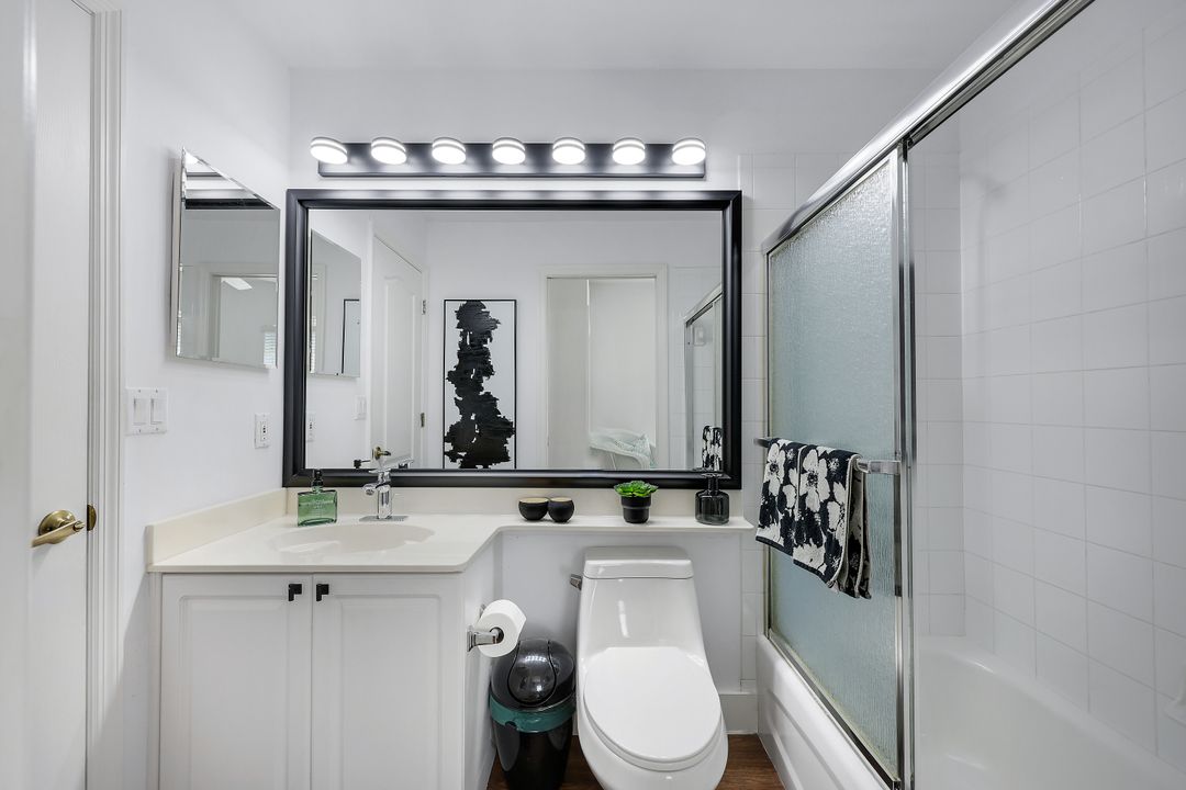 6585 Castlelawn Pl, Naples, FL 34113
