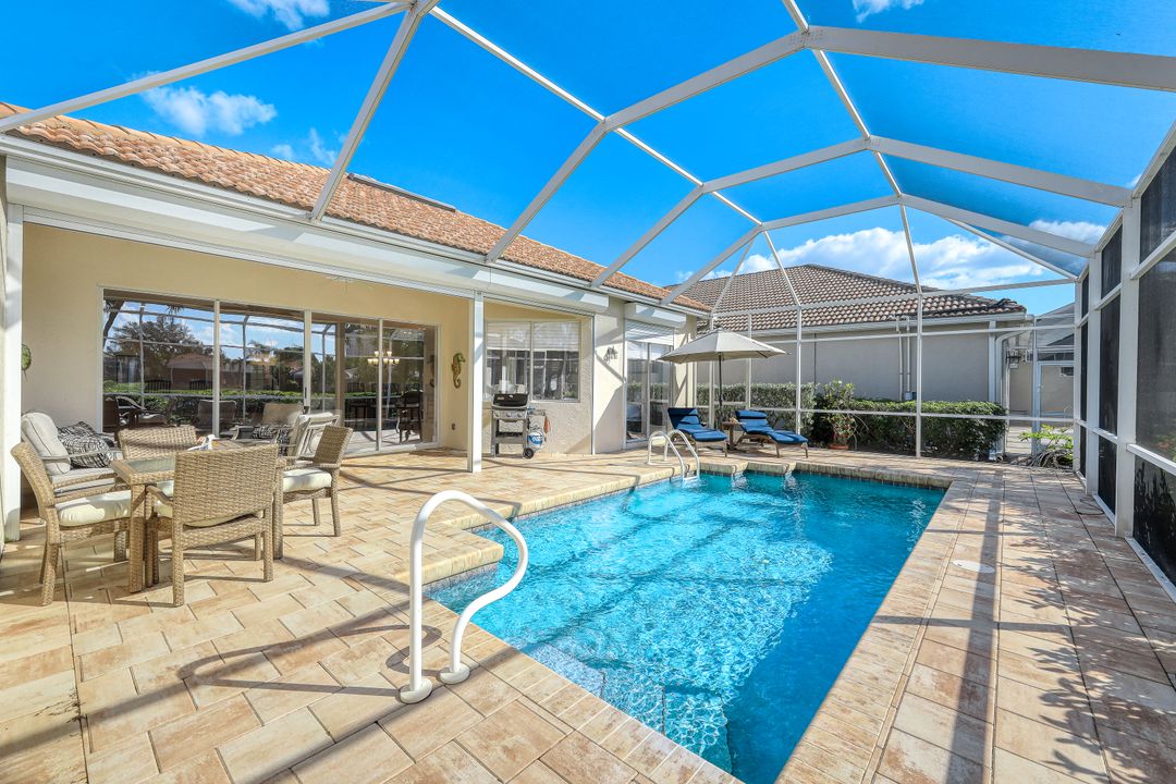 463 Tullamore Ln, Naples, FL 34110