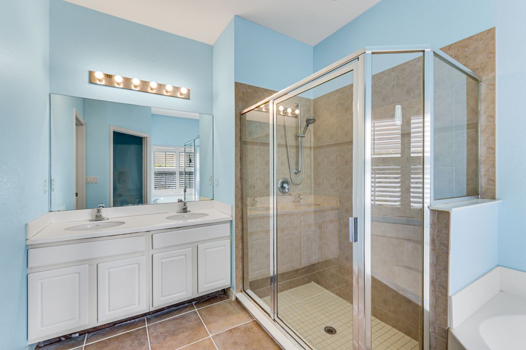 2210 Cape Heather Cir, Cape Coral, FL 33991