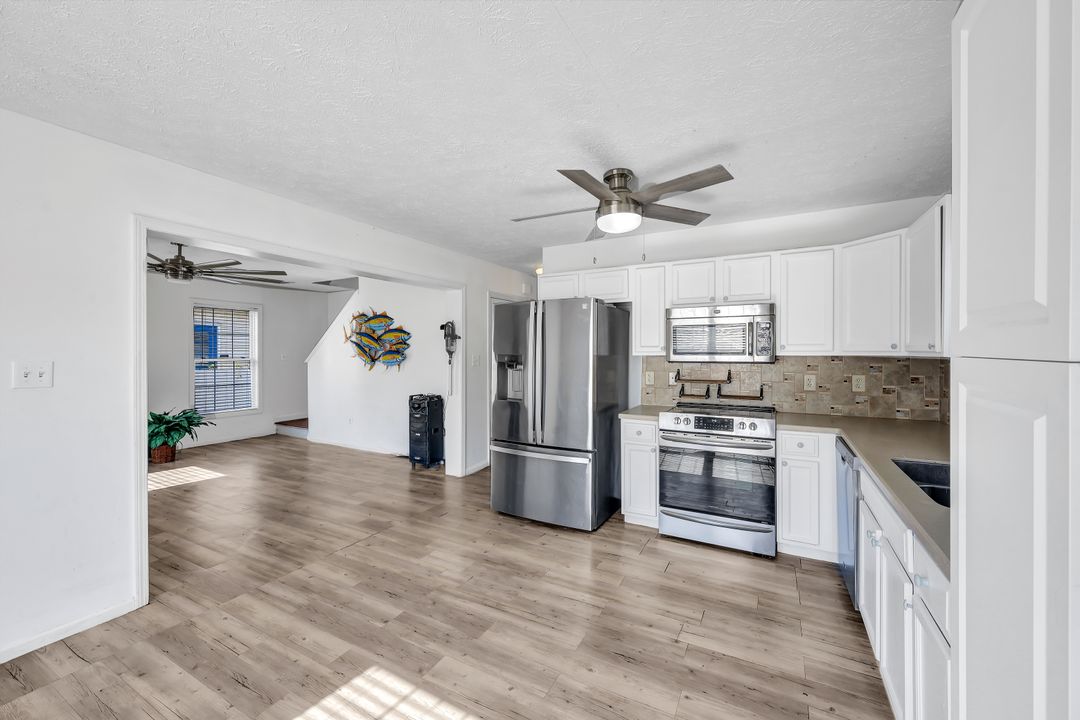 279 Leawood Cir, Naples, FL 34104