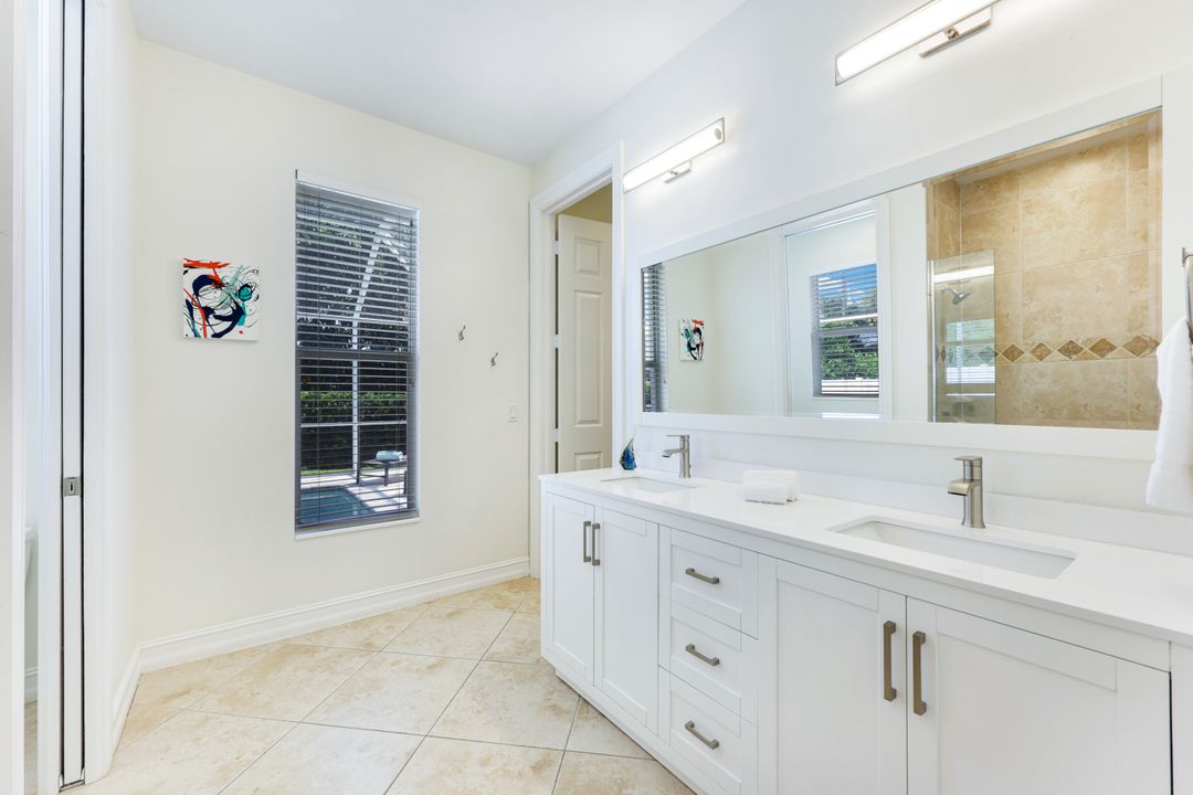 587 97th Ave N, Naples, FL 34108