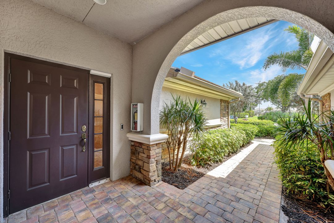 8723 Coastline Ct #202, Naples, FL 34120