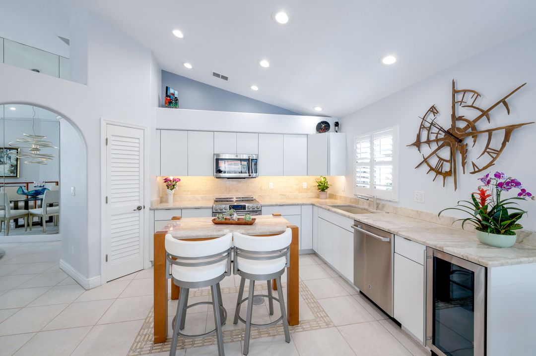 1343 Old Oak Ln, Naples, FL 34110