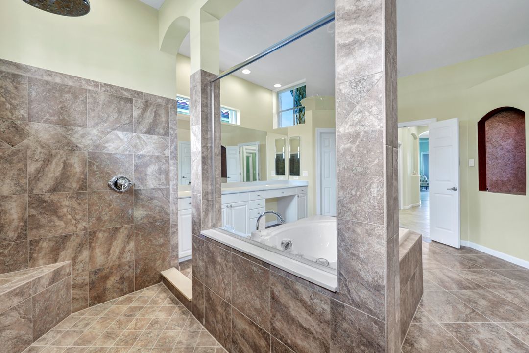 11921 Heather Woods Ct, Naples, FL 34120