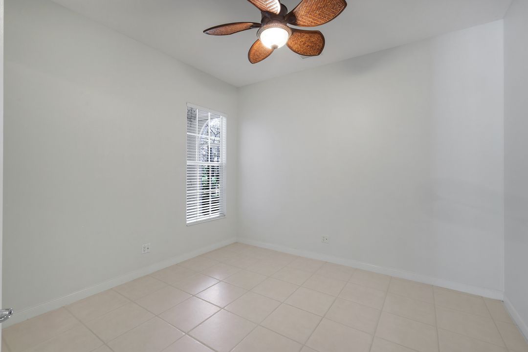 2709 Island Pond Ln, Naples, FL 34119