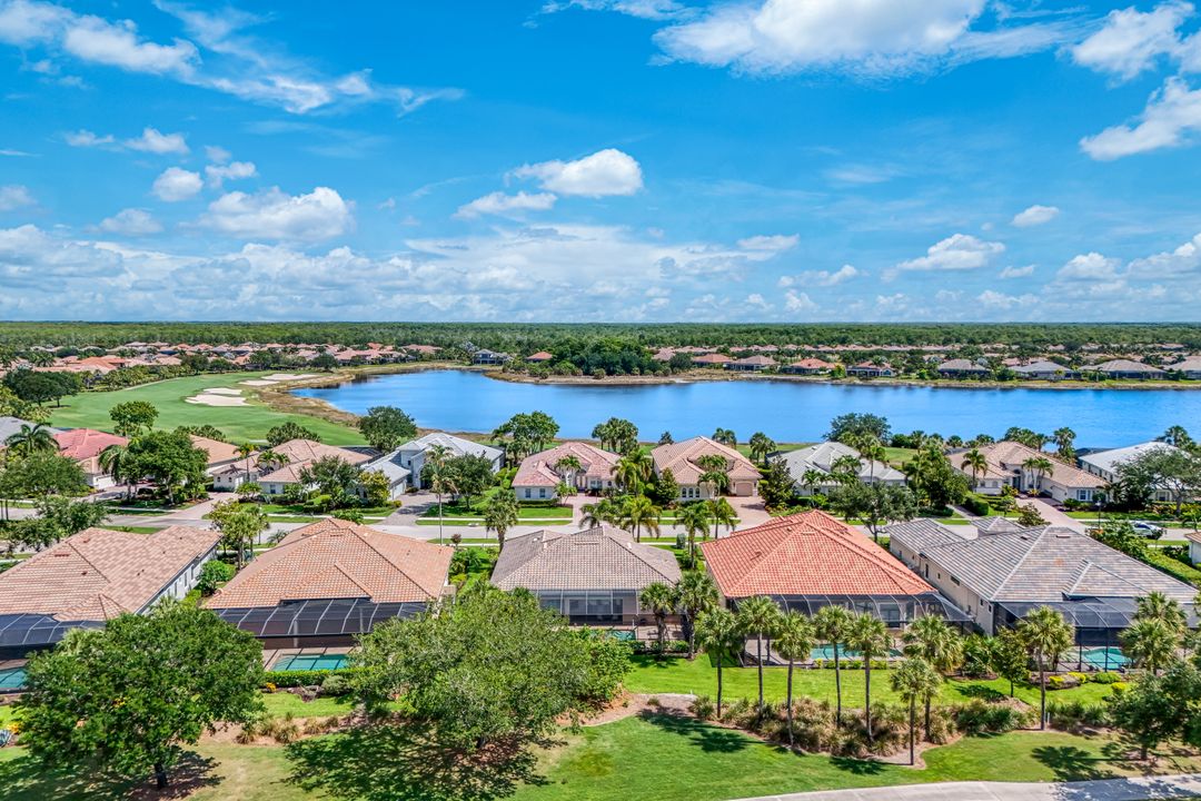 12118 Wicklow Ln, Naples, FL 34120