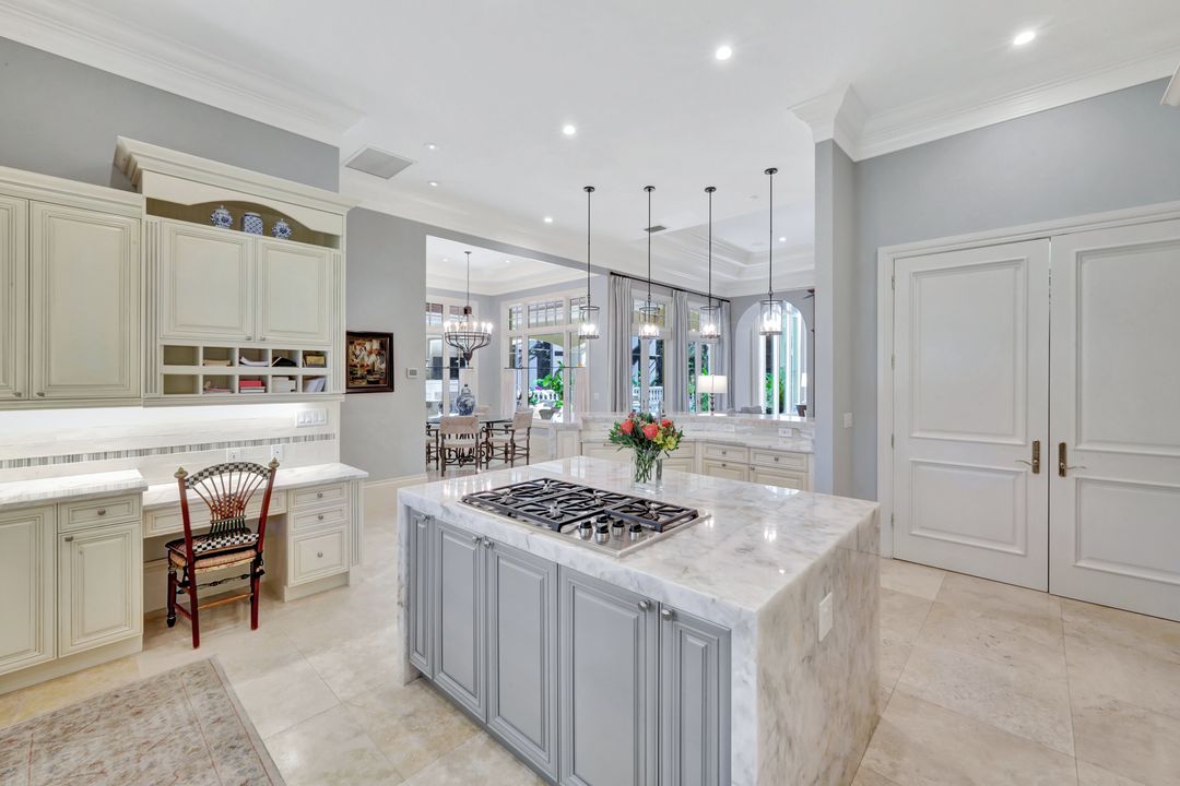 3118 Dahlia Way, Naples, FL 34105