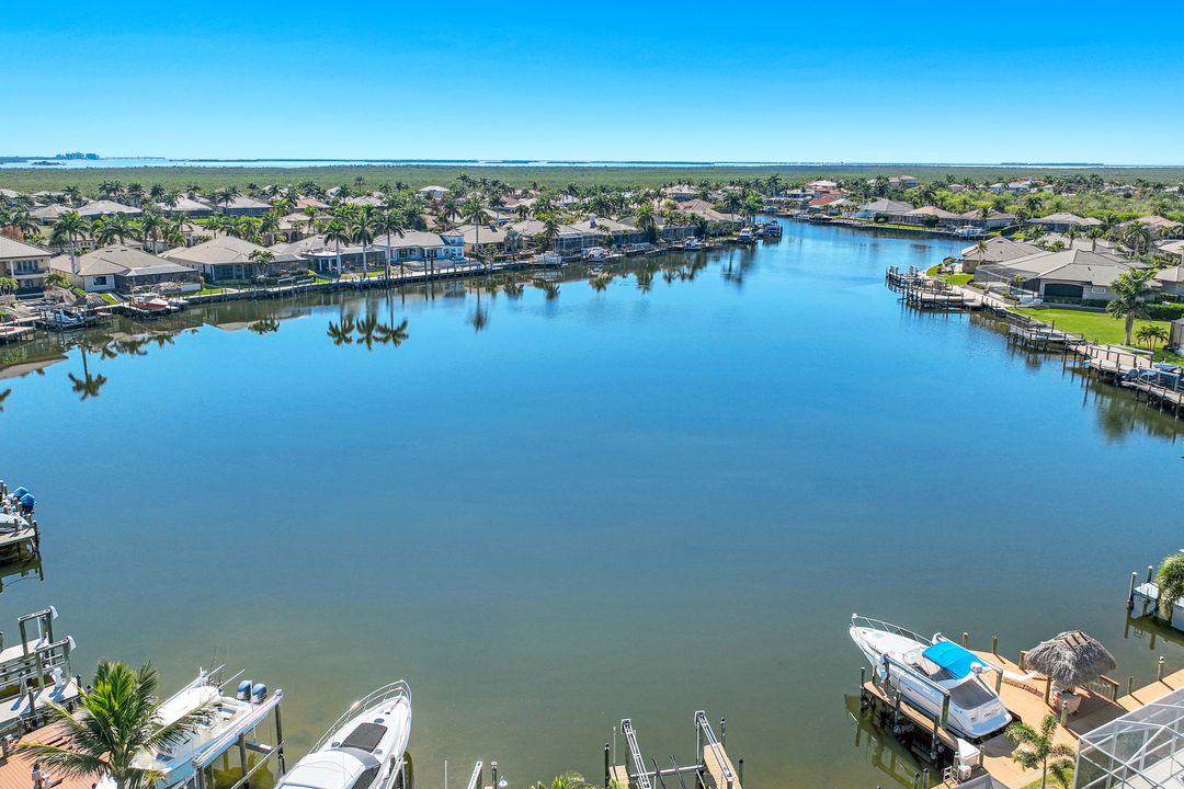 1817 Lagoon Ln, Cape Coral, FL 33914