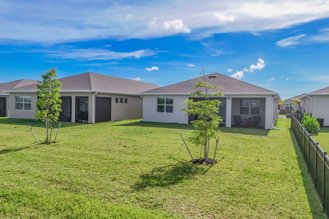 451 Spring Hill Lake Loop, Cape Coral, FL 33993