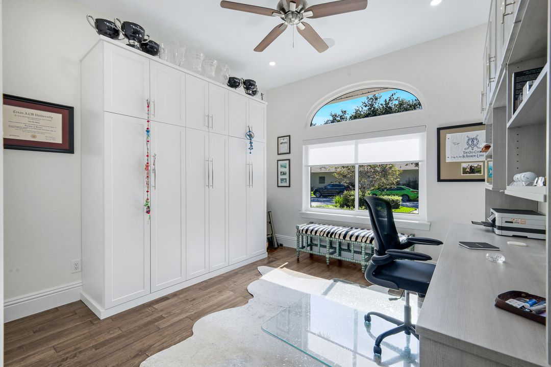 10831 Fieldfair Dr, Naples, FL 34119
