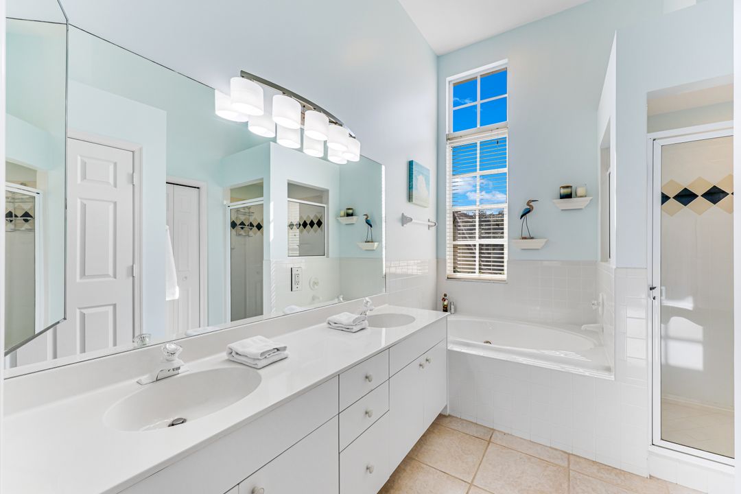 7720 Gardner Dr  #201, Naples, FL 34109