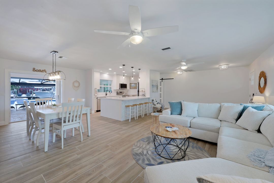 401 Lagoon Ave, Naples, FL 34108