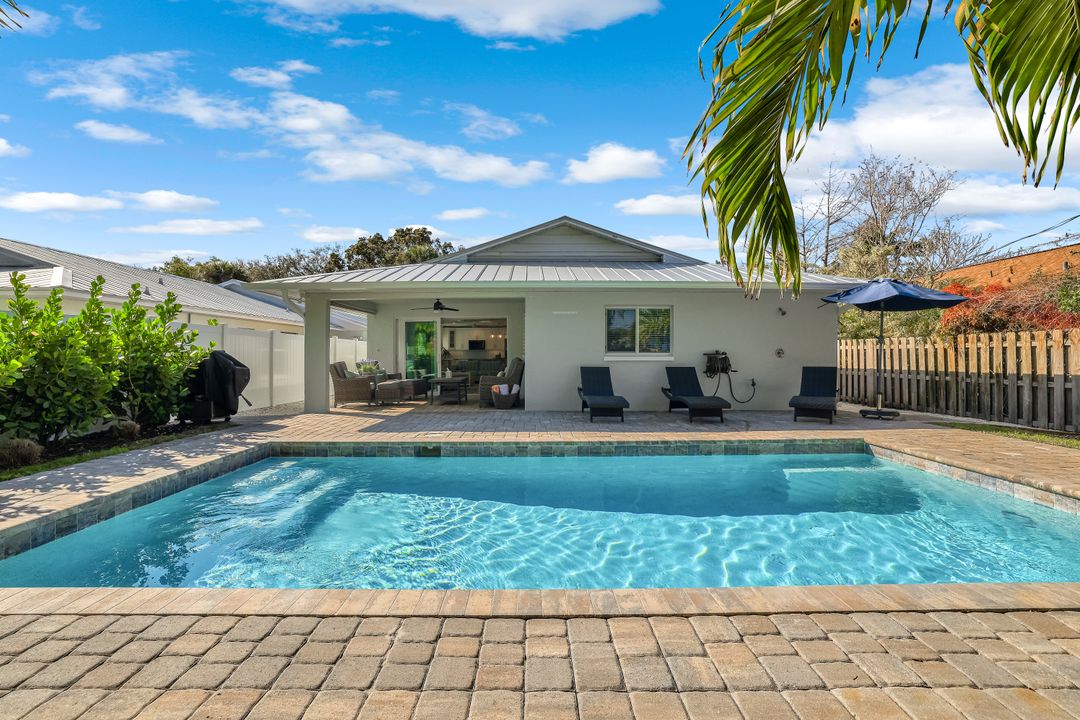 737 91st Ave N, Naples, FL 34108