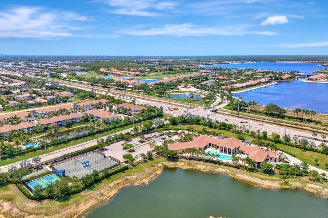 2102 Antigua Ln, Naples, FL 34120