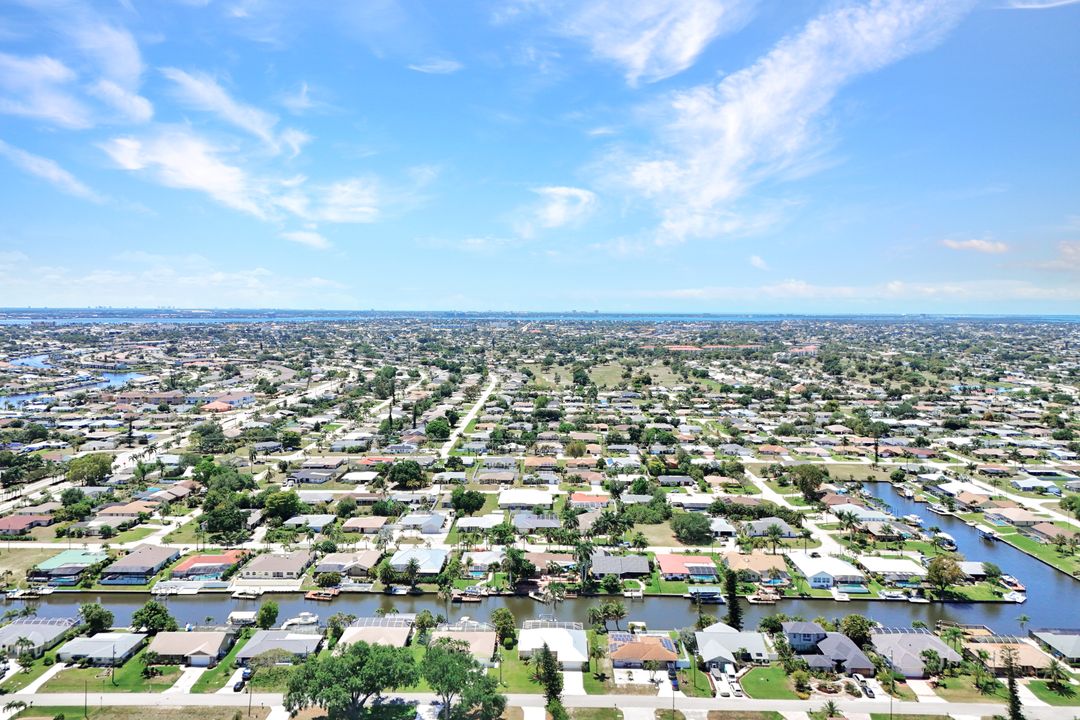 703 SE 33rd Terrace, Cape Coral, FL 33904