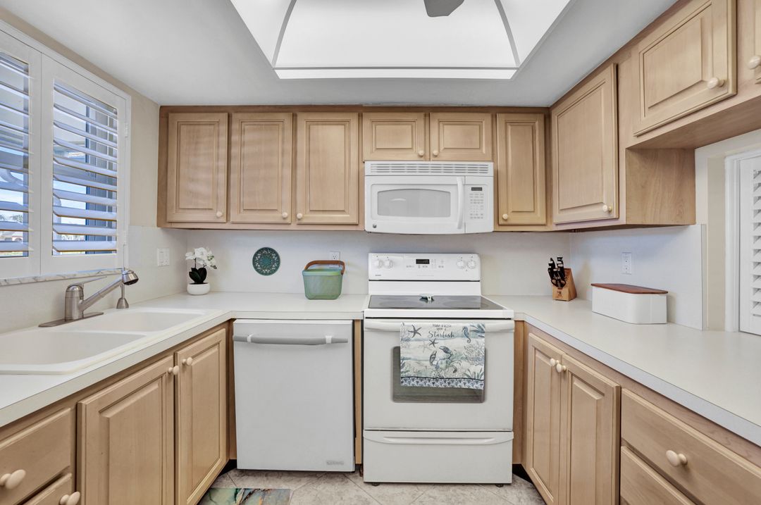 325 Charlemagne Blvd #C204, Naples, FL 34112