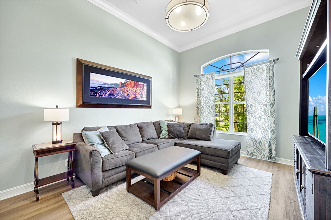 2143 Grove Dr, Naples, FL 34120