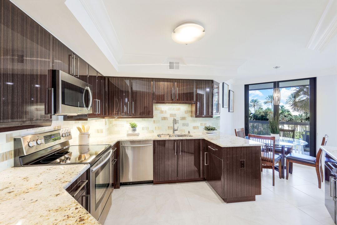 4551 Gulf Shore Blvd N  #301, Naples, FL 34103