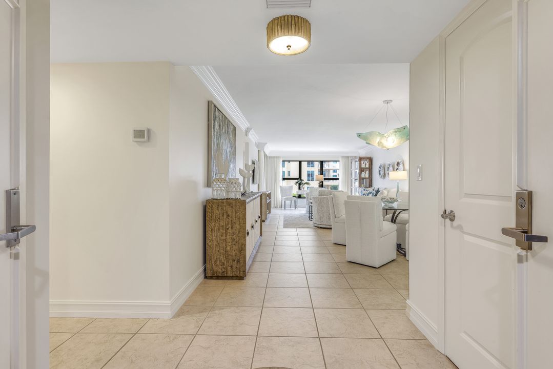 4451 Gulf Shore Blvd N #406, Naples, FL 34103