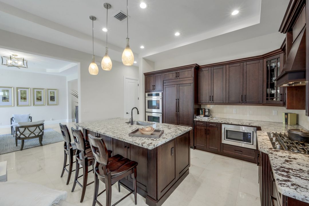 2106 Modena Ct, Naples, FL 34105