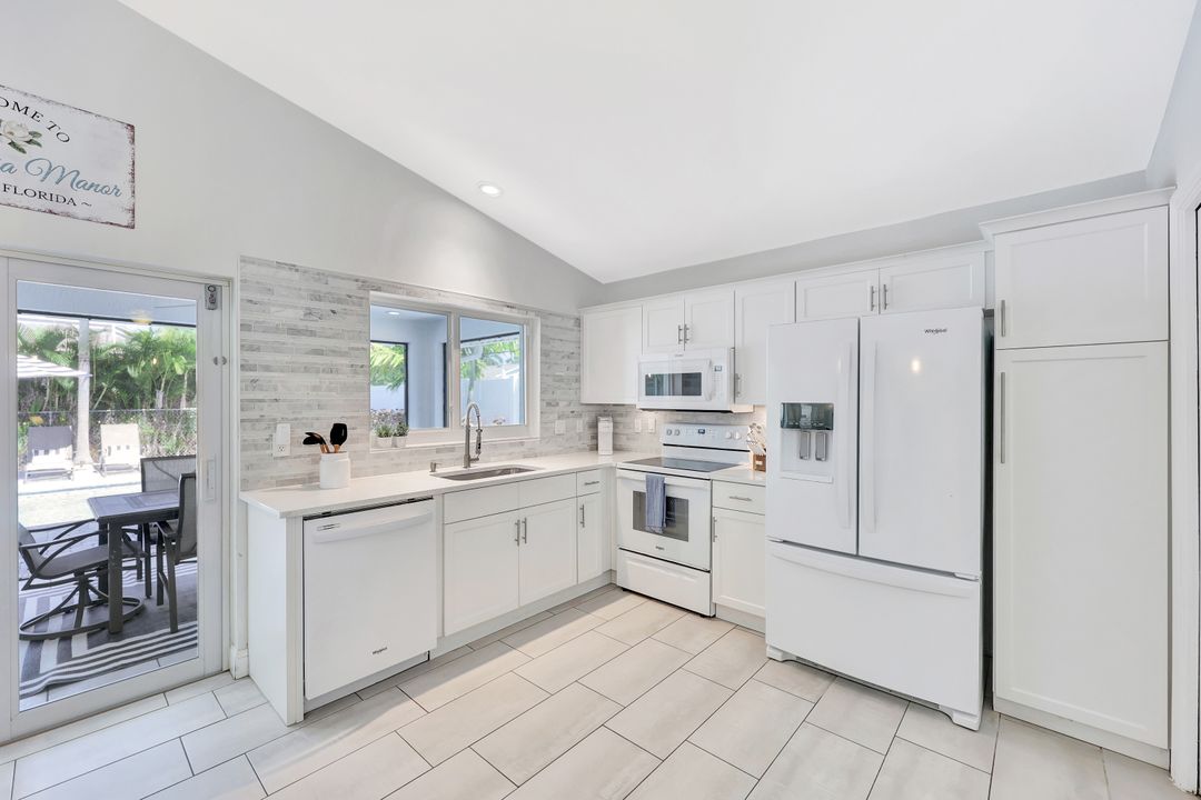 643 108th Ave N, Naples, FL 34108