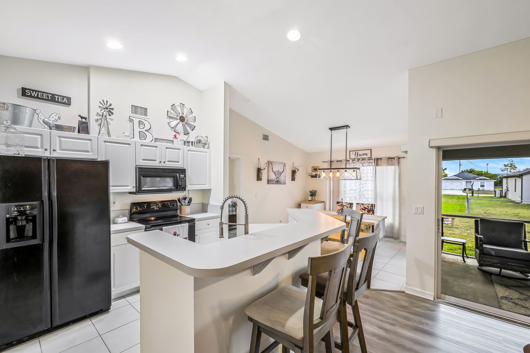 2217 SW 3rd Pl, Cape Coral, FL 33991